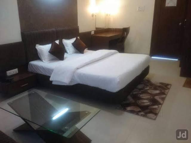 Kalyān Hotel Ambrosia מראה חיצוני תמונה
